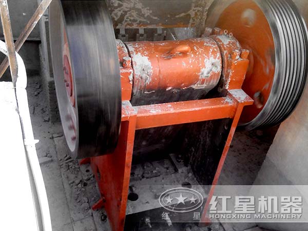 鄂式破碎机投产现场