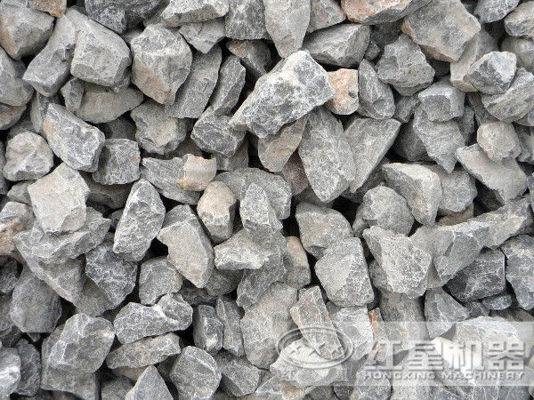粉碎石灰石建议使用的大型矿石破碎机是鳄嘴式的，还是锤式的？
